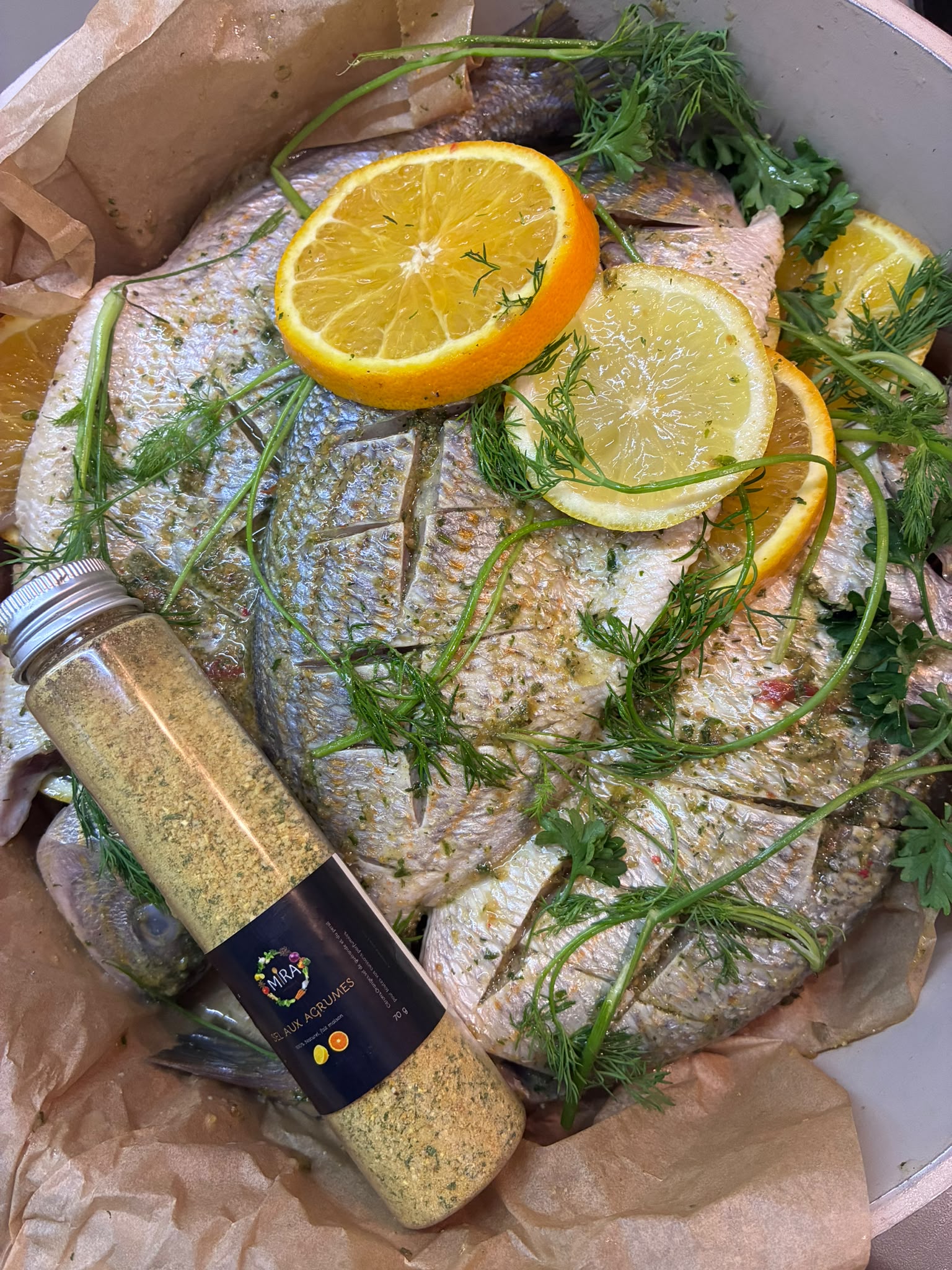 Un poisson aux agrumes relevé aux épices MIRA.